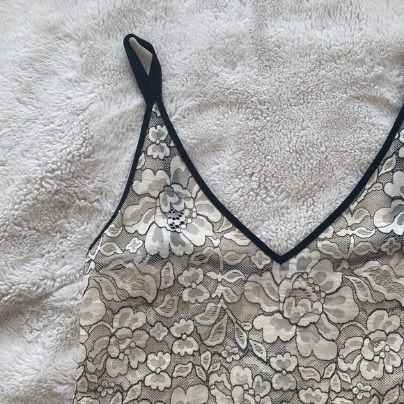 Brand New Babaton Lace Top - Picture 2 of 4